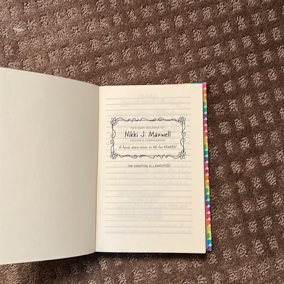 Dork Diaries- Tales from a NOT-SO-Secret crush catastrophe - Picture 5 of 5